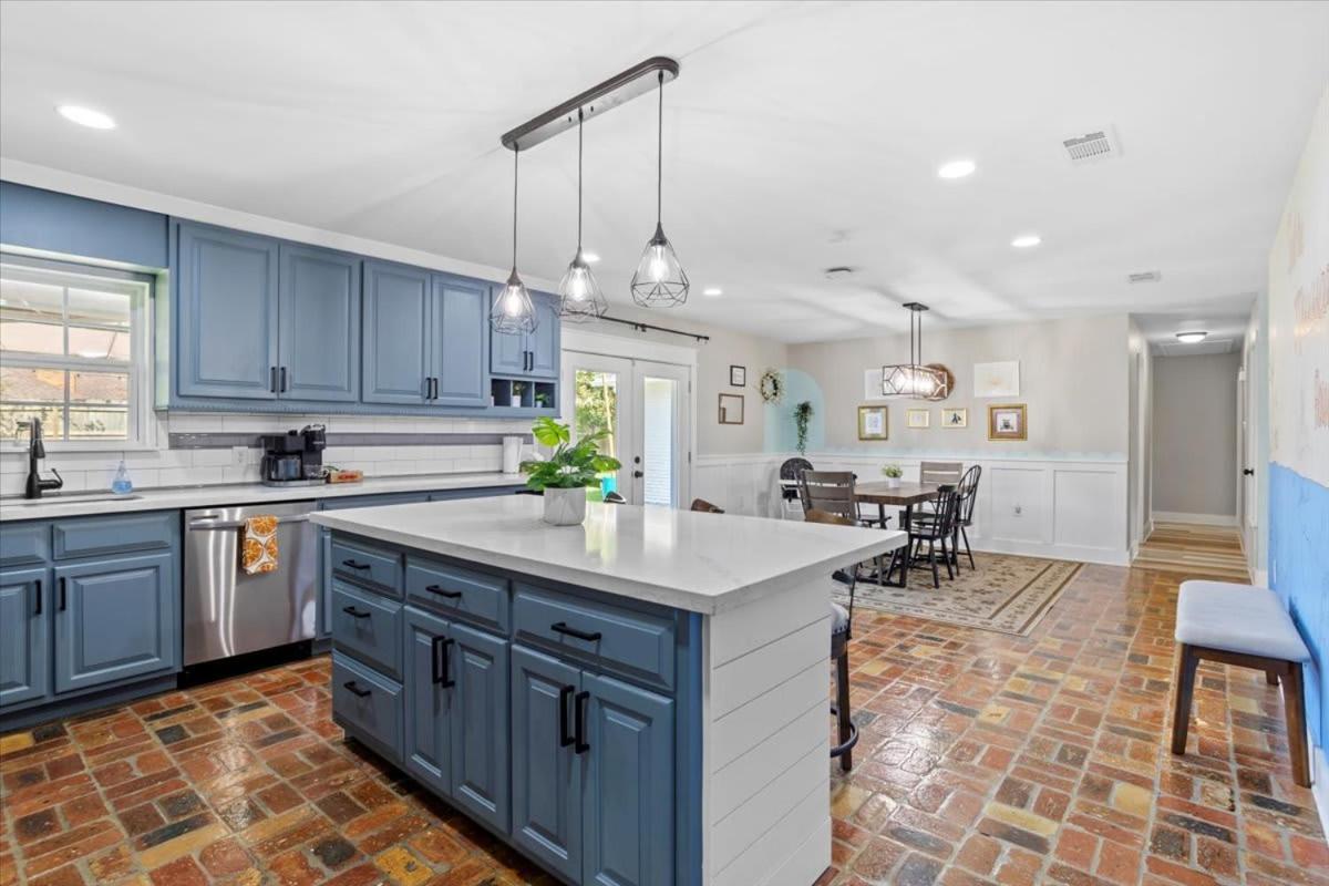 Ranch Home Gem 5Br Home Sleeps 12 With Game Room Gulfport Buitenkant foto