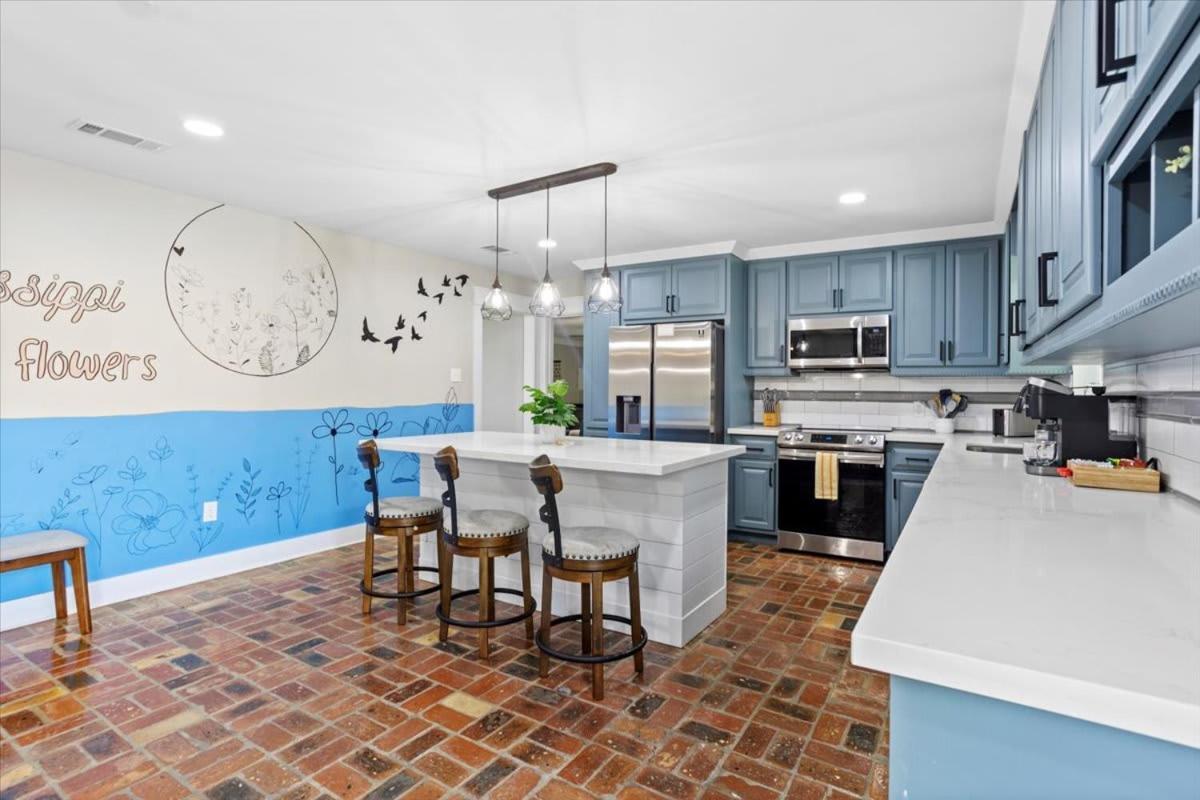 Ranch Home Gem 5Br Home Sleeps 12 With Game Room Gulfport Buitenkant foto